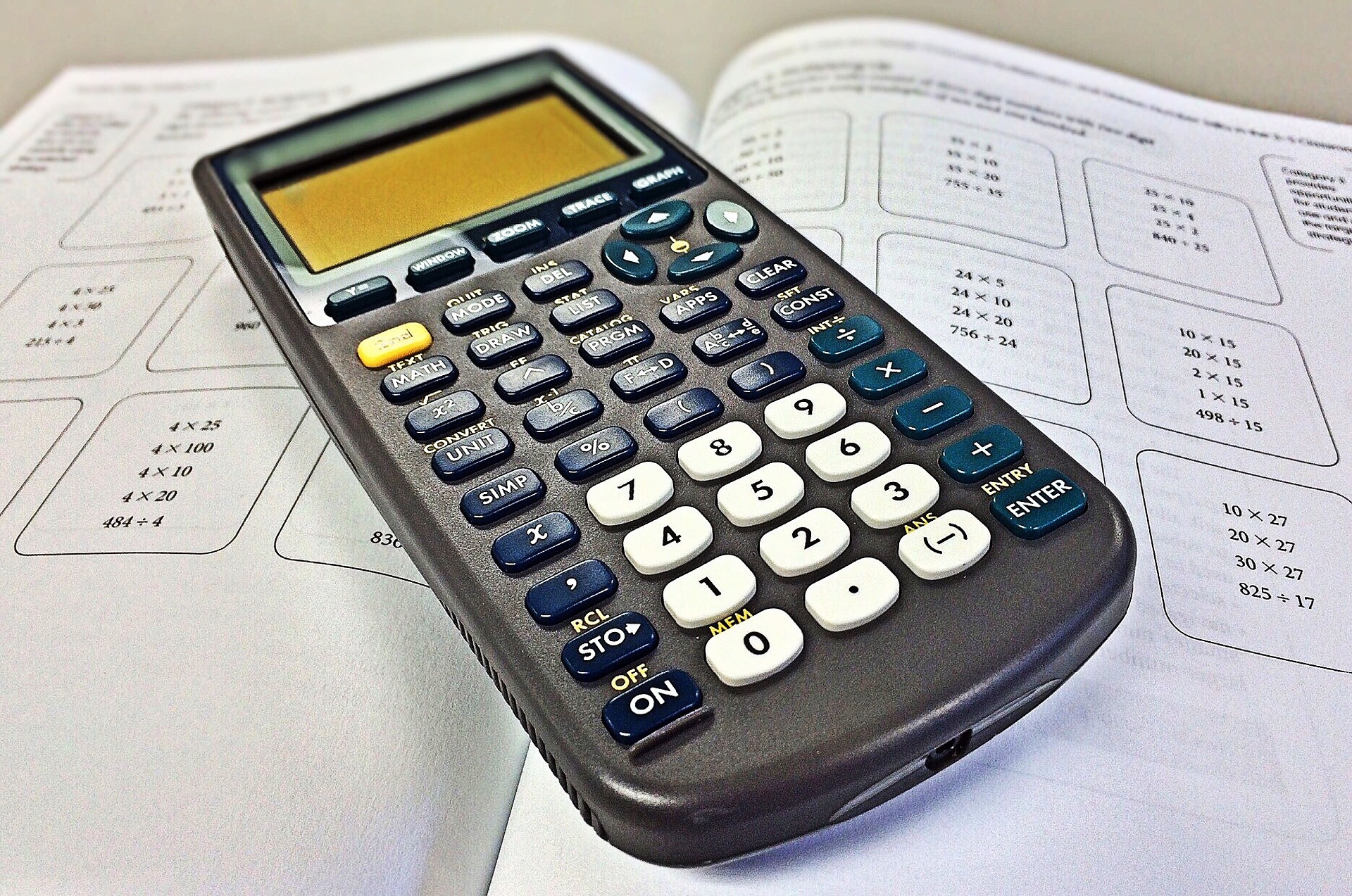 calculator-988017_1920